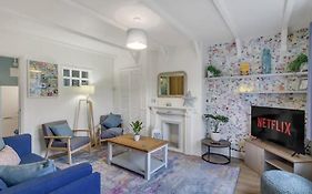 Cosy And Fresh Seaside Home - Parking